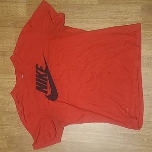 Red nike tee size M